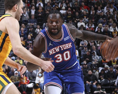 并在进攻端 并在进攻端