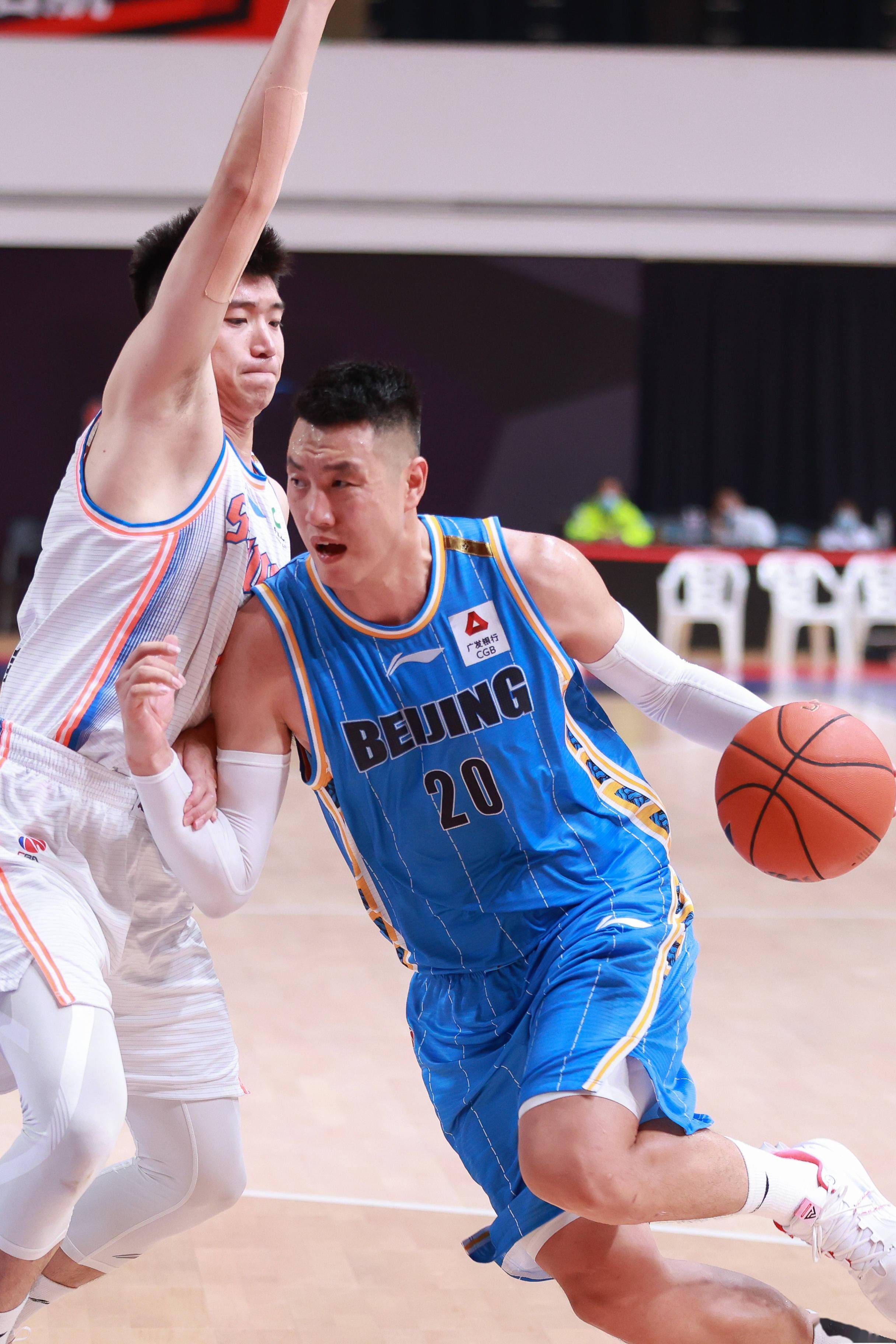 赞助回报由 赞助回报由